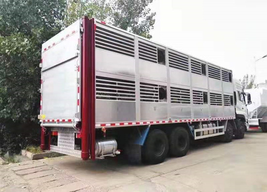 9.6米铝合金畜禽运输车